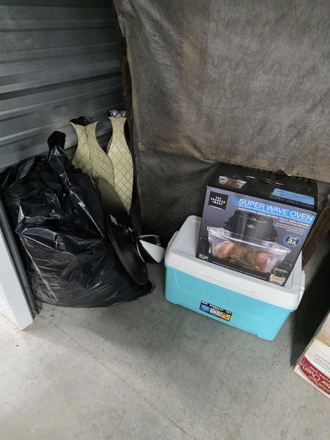 10 x 7 storage unit in Temple Hills, MD