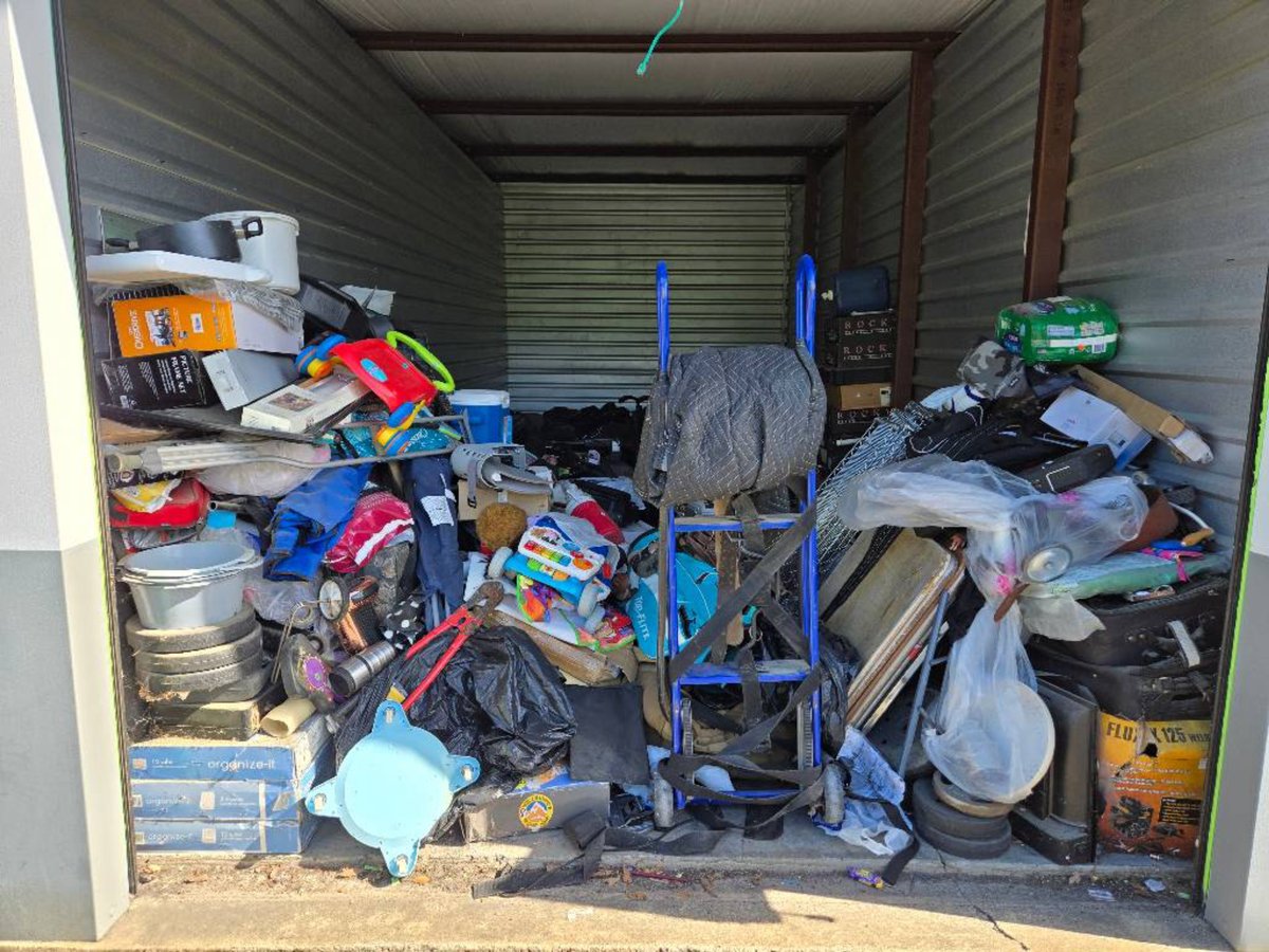 10 x 25 storage unit in Hampton, VA