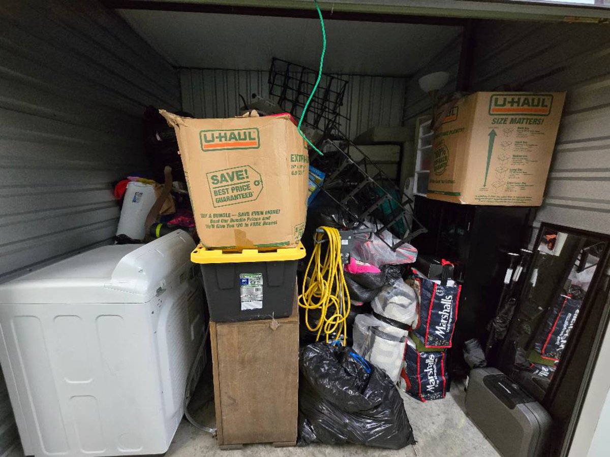 10 x 10 storage unit in Hampton, VA