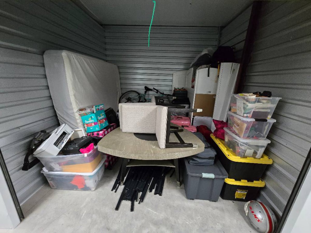 10 x 10 storage unit in Hampton, VA