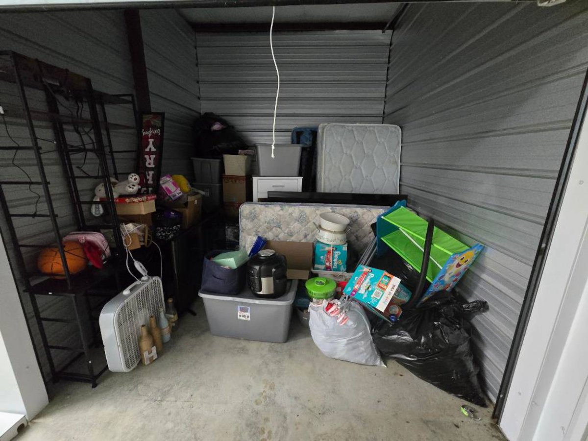 10 x 10 storage unit in Indianapolis, IN