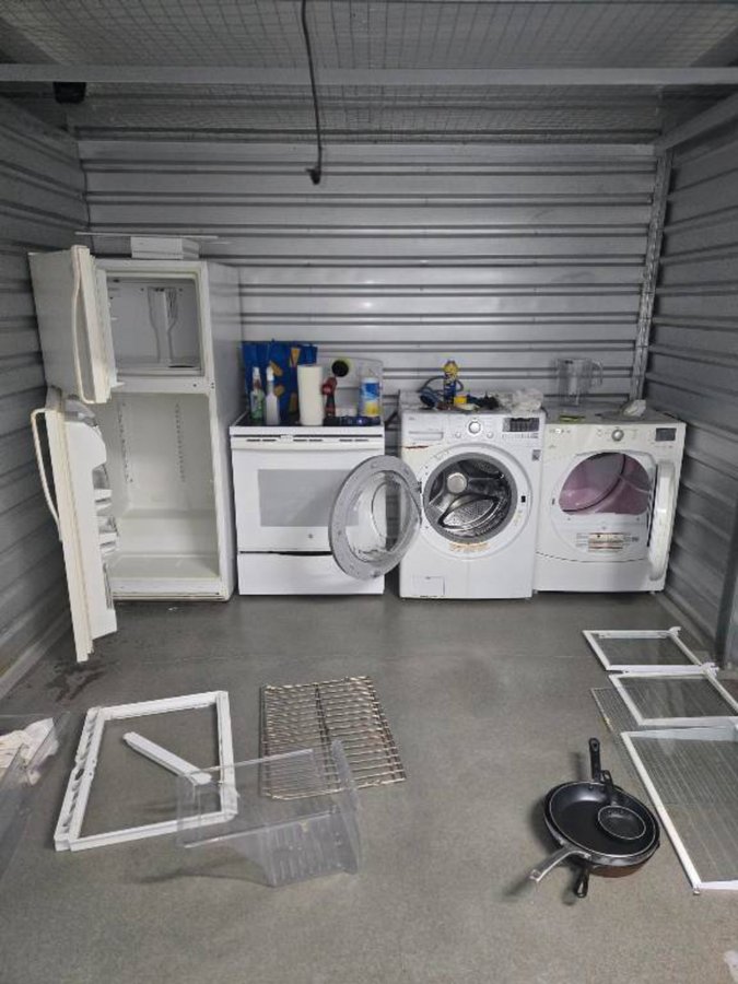 10 x 10 storage unit in Honolulu, HI