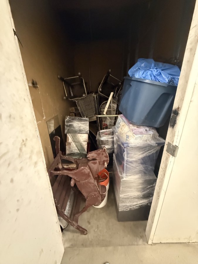 5 x 10 storage unit in South Gate, CA