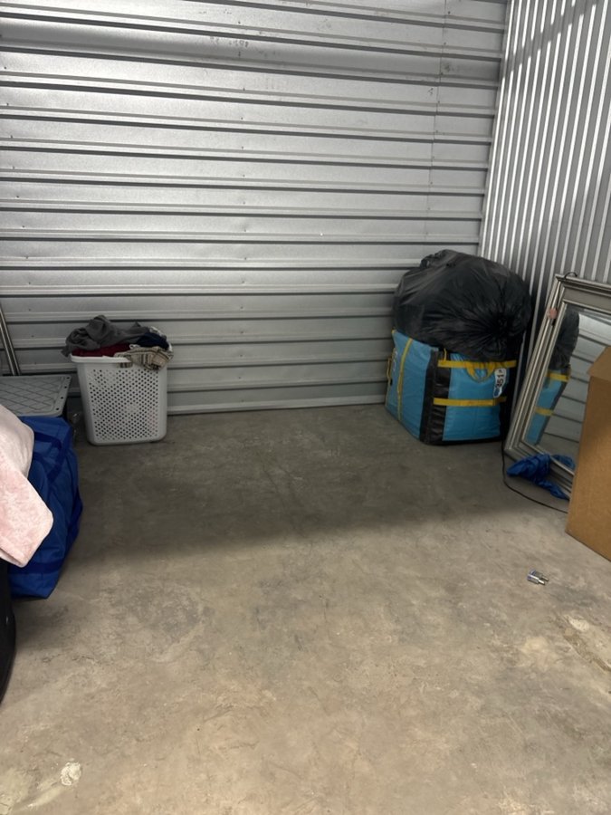 10 x 10 storage unit in Philadelphia, PA
