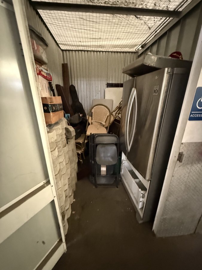 7 x 9 storage unit in South Gate, CA
