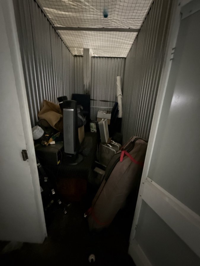 5 x 9 storage unit in South Gate, CA
