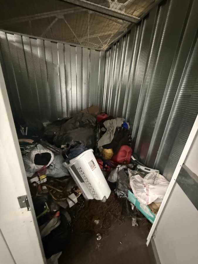 9 x 10 storage unit in South Gate, CA