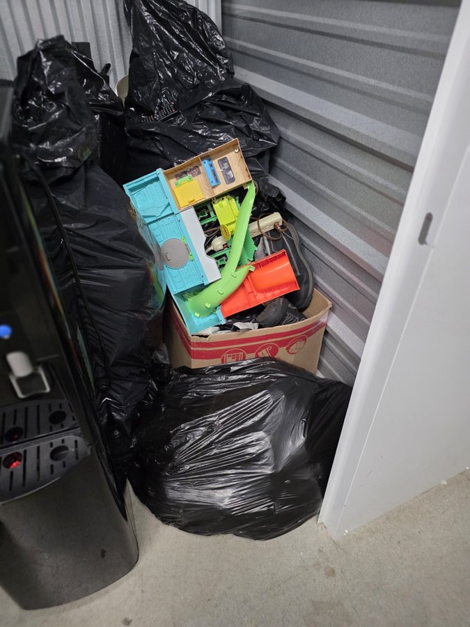 5 x 5 storage unit in Temple Hills, MD