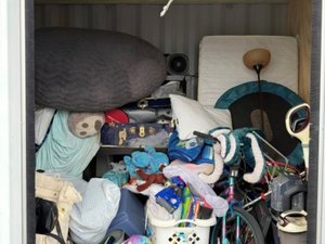 8 x 10 unit in Anchorage