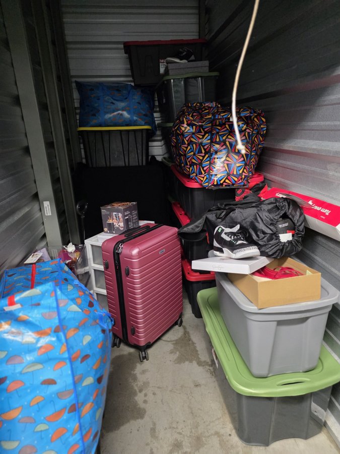 10 x 10 storage unit in Temple Hills, MD