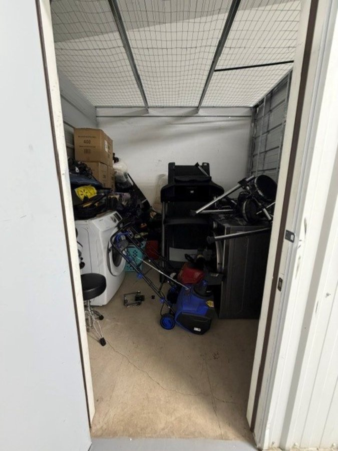 10 x 10 storage unit in Anchorage, AK