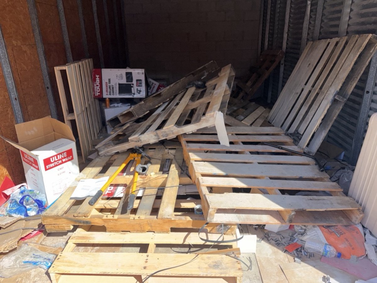 10 x 20 storage unit in Hialeah, FL