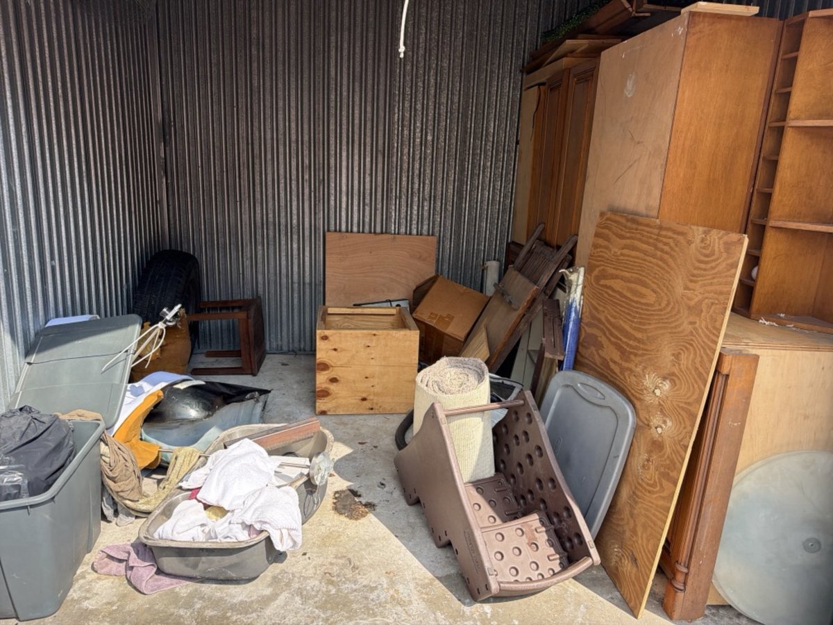 10 x 10 storage unit in Hialeah, FL