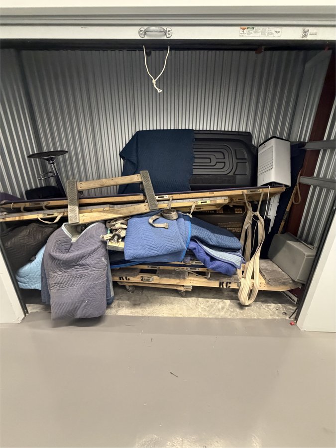 10 x 4 storage unit in Woodside, NY