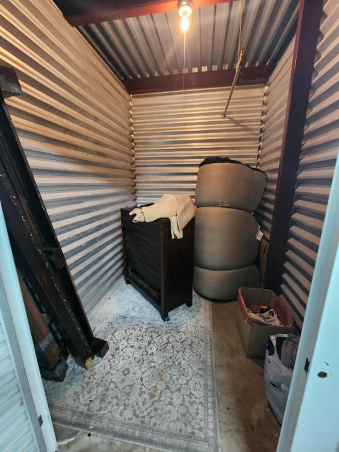 7 x 10 storage unit in Dallas, TX