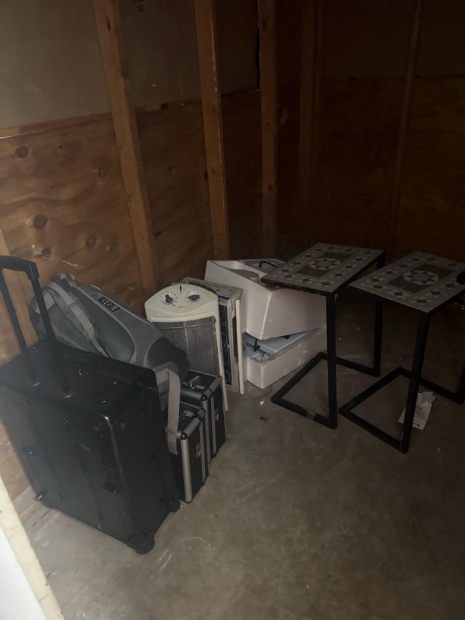 10 x 10 storage unit in Baltimore, MD
