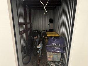 5 x 10 unit in Woodside