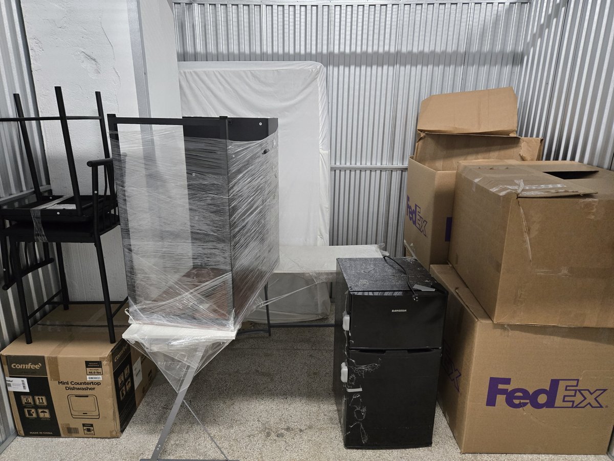 7 x 10 storage unit in Chicago, IL