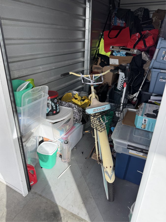 5 x 10 storage unit in Vista, CA