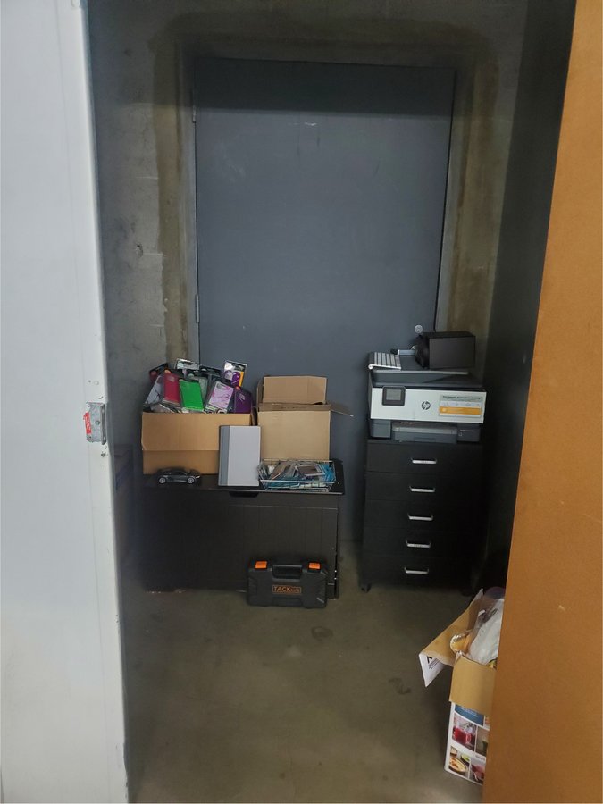 5 x 10 storage unit in Walnut, CA
