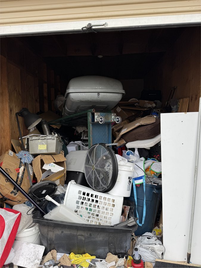 10 x 20 storage unit in Vista, CA