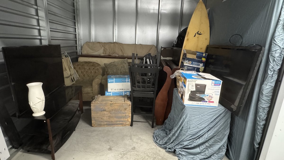 10 x 10 storage unit in San Diego, CA