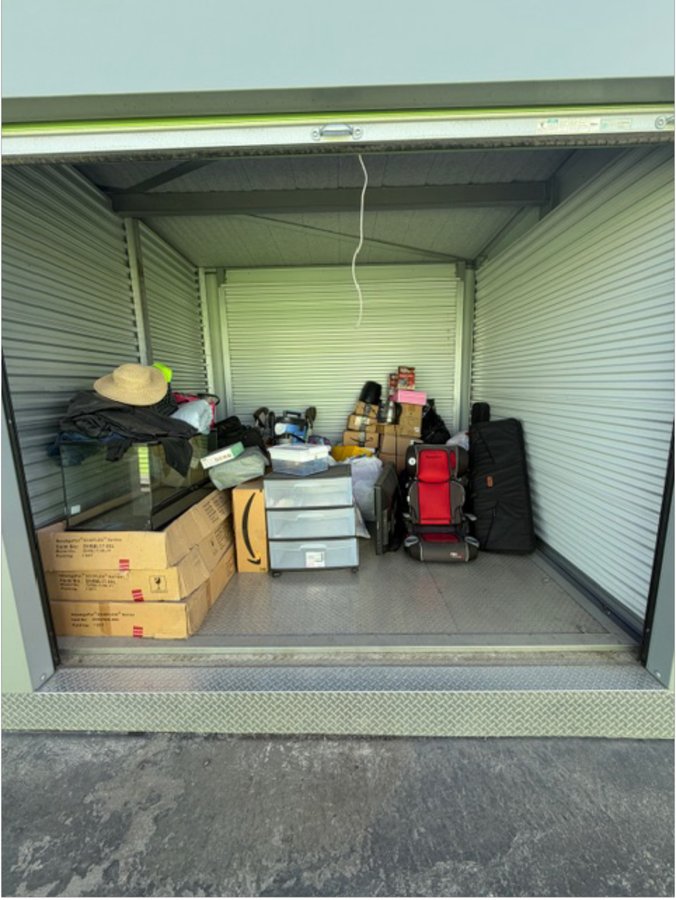 10 x 10 storage unit in Lake Forest, CA