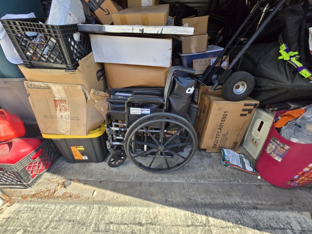 10 x 10 storage unit in Miami, FL