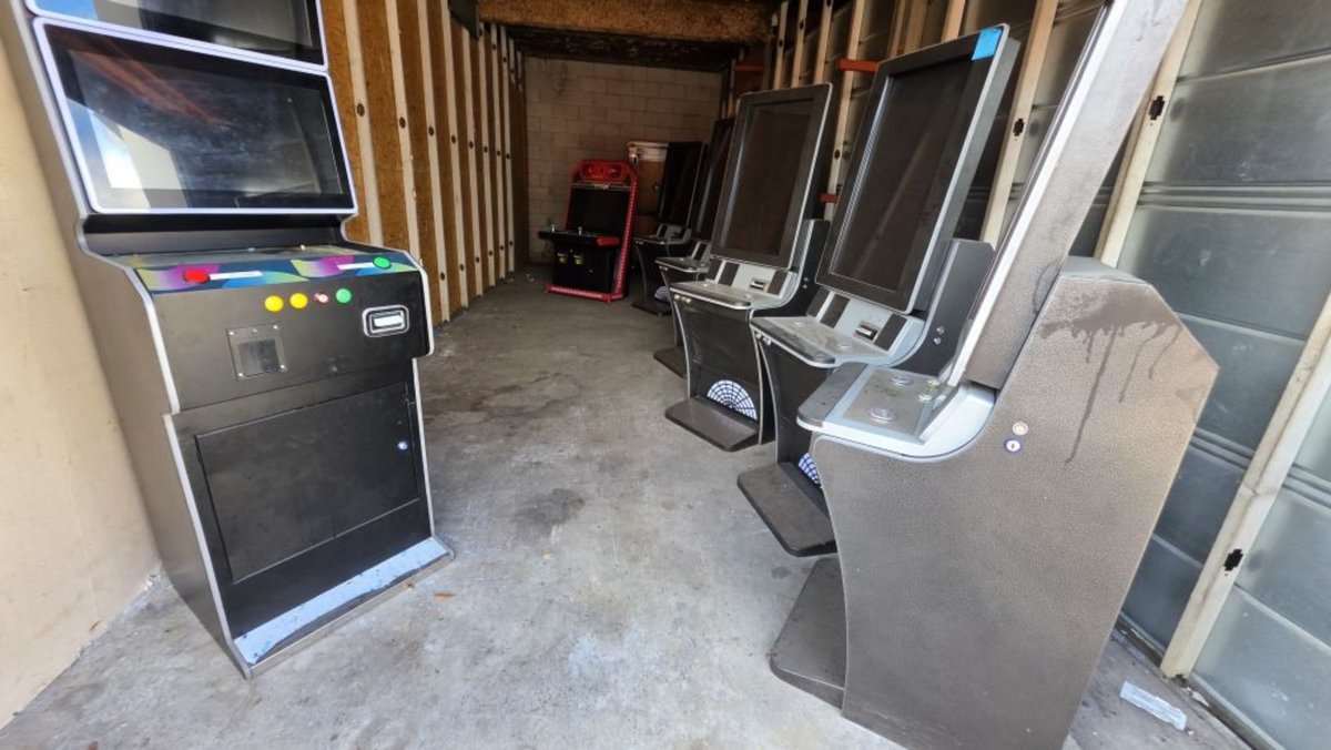10 x 30 storage unit in Miami, FL