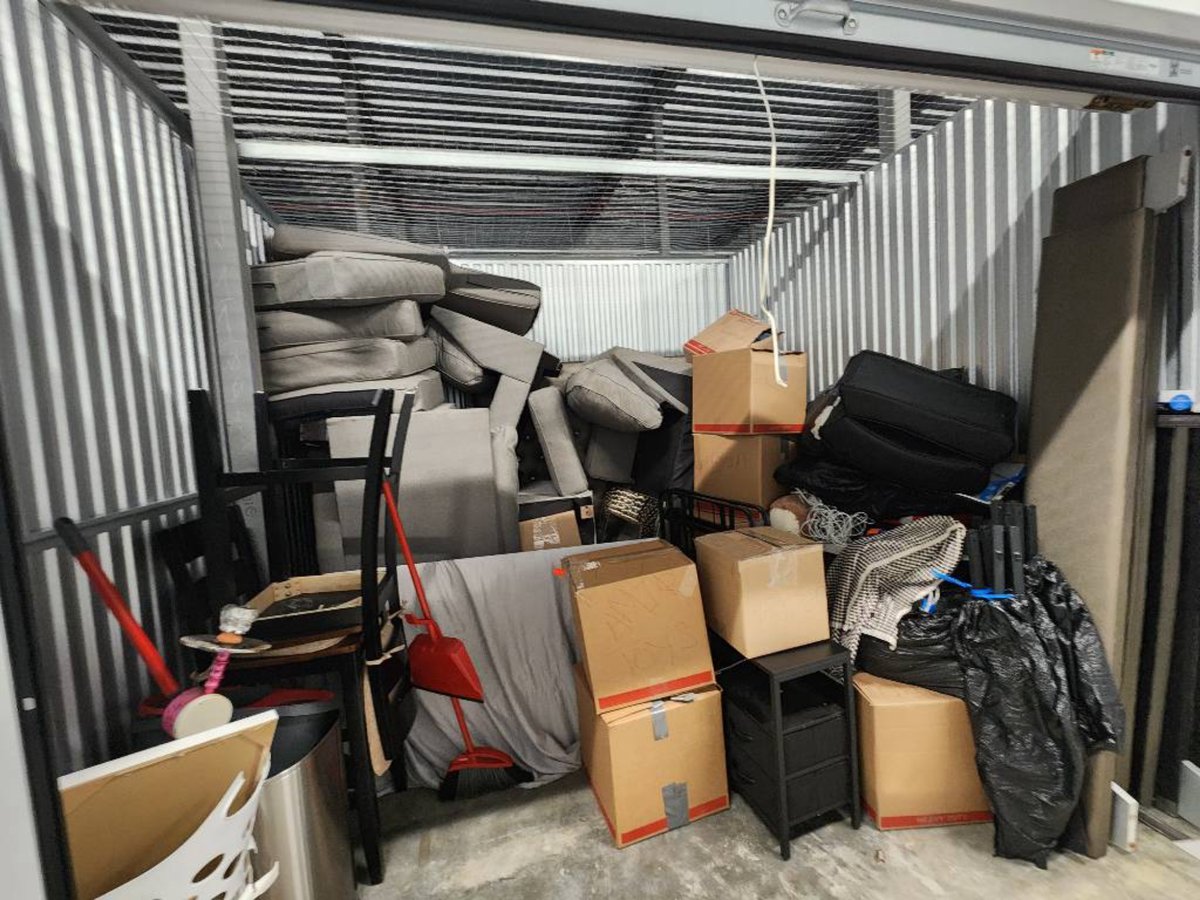 10 x 10 storage unit in Aurora, IL