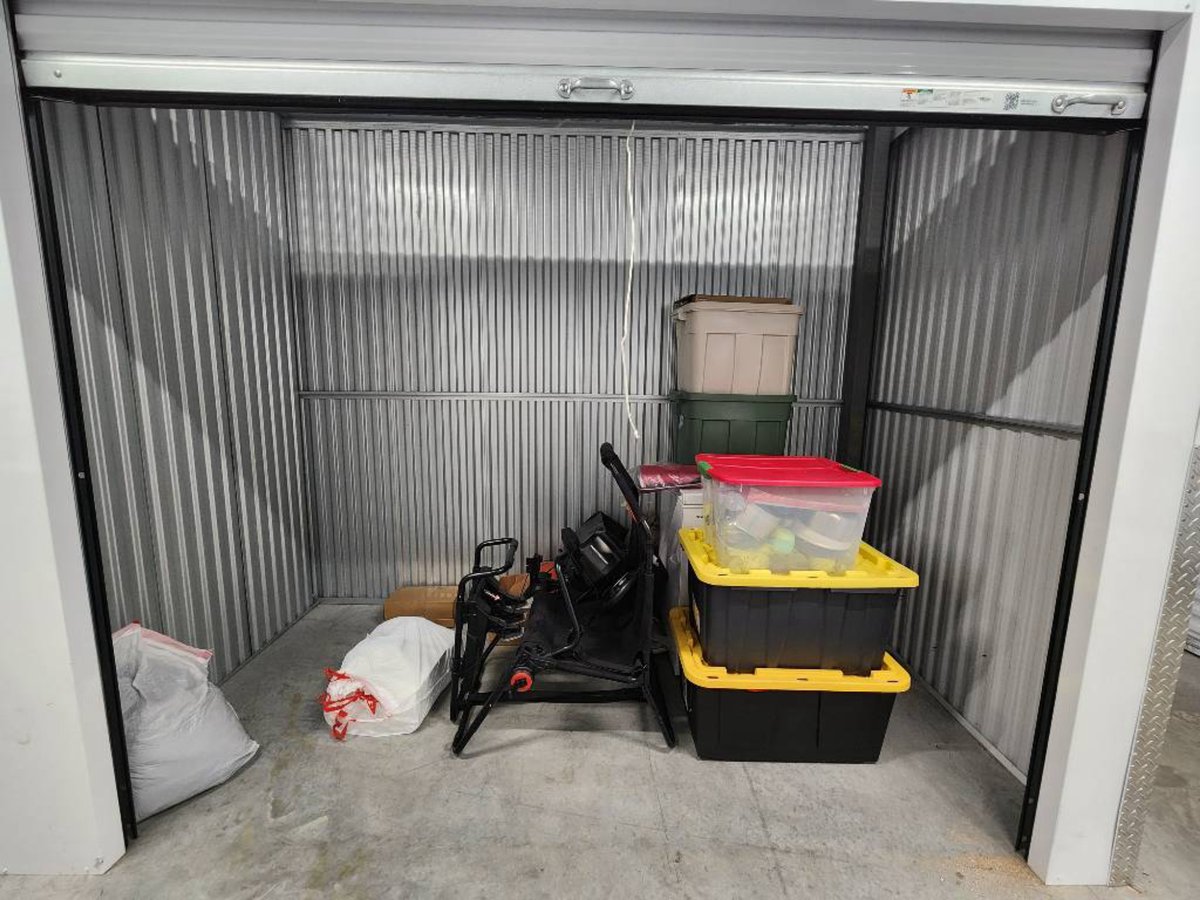 10 x 5 storage unit in Aurora, IL