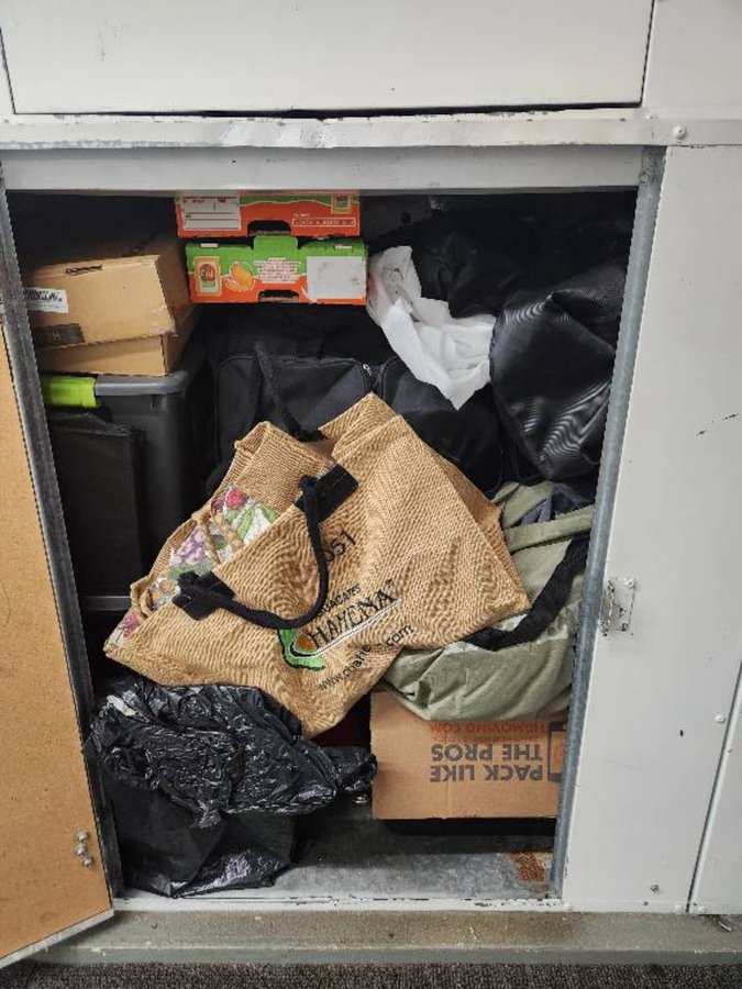 4 x 3 storage unit in Los Angeles, CA