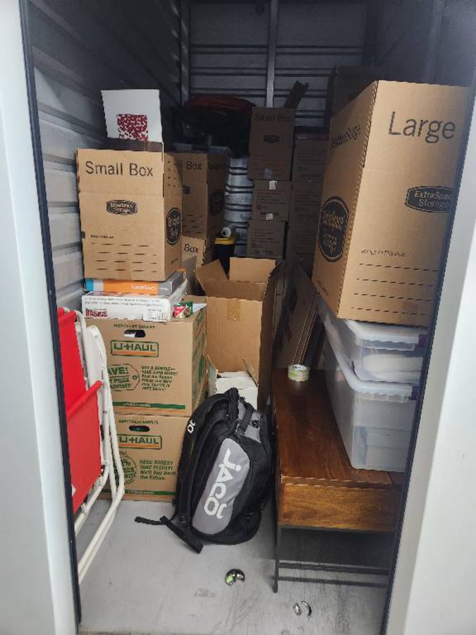 5 x 10 storage unit in Los Angeles, CA