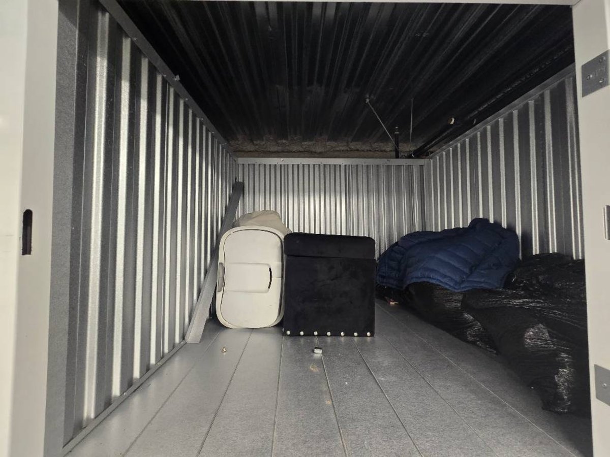 5 x 5 storage unit in Los Angeles, CA
