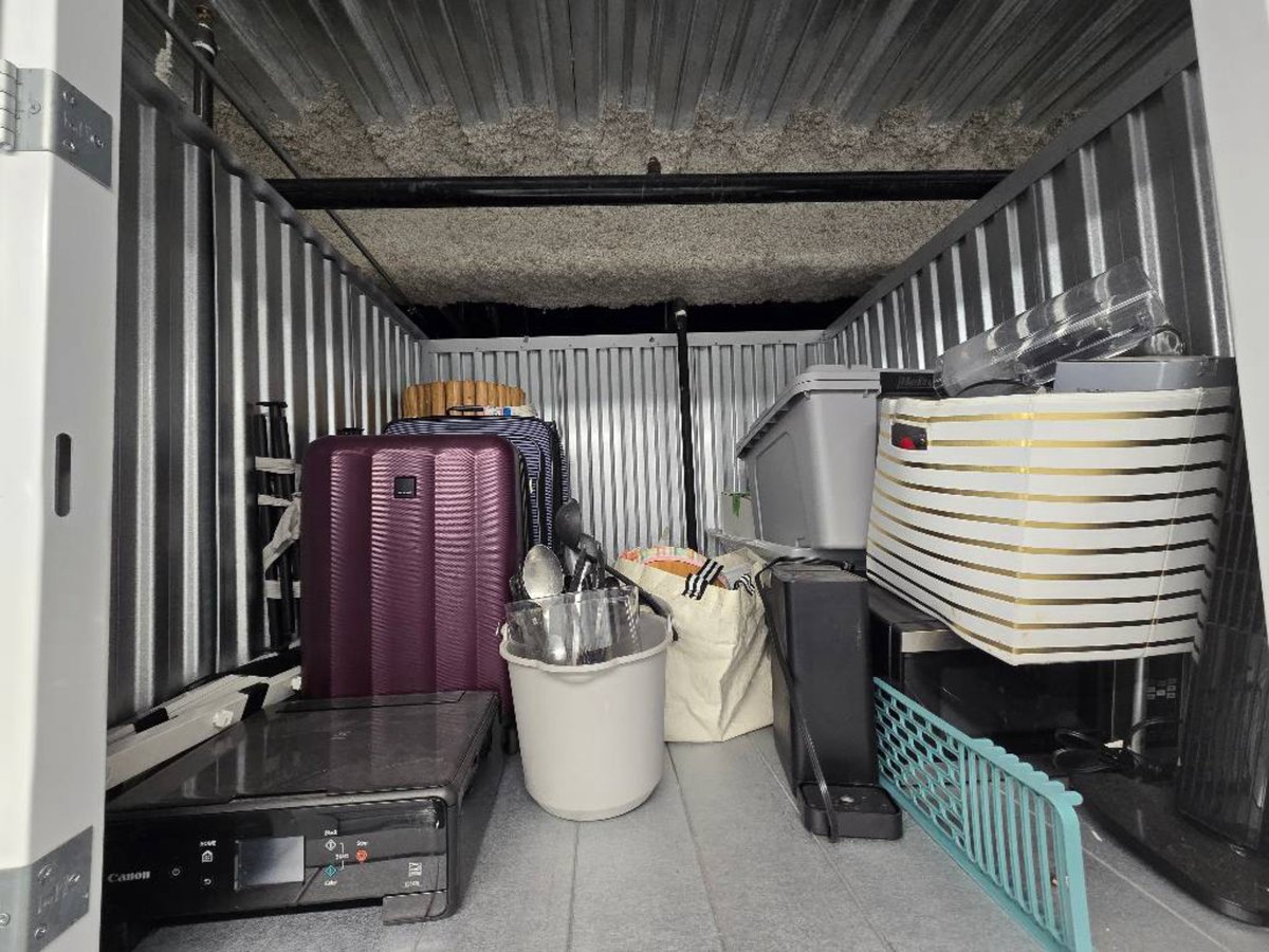 5 x 5 storage unit in Los Angeles, CA
