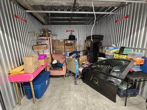 10 x 10 storage unit in Los Angeles, CA