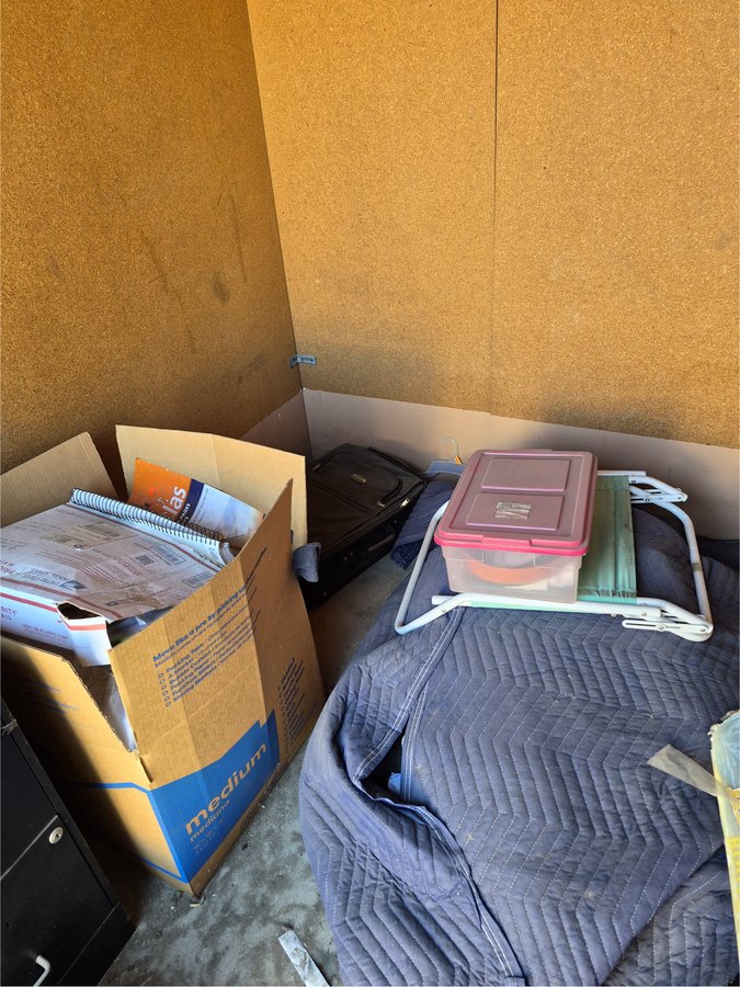 6 x 7 storage unit in Colton, CA