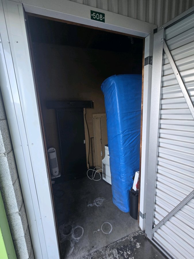 5 x 10 storage unit in Norwalk, CA
