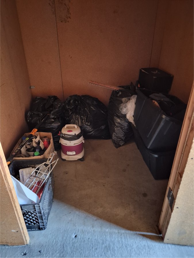 6 x 6 storage unit in Colton, CA