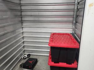 5 x 5 unit in Oakland