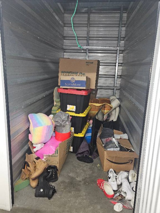 5 x 10 storage unit in Los Angeles, CA