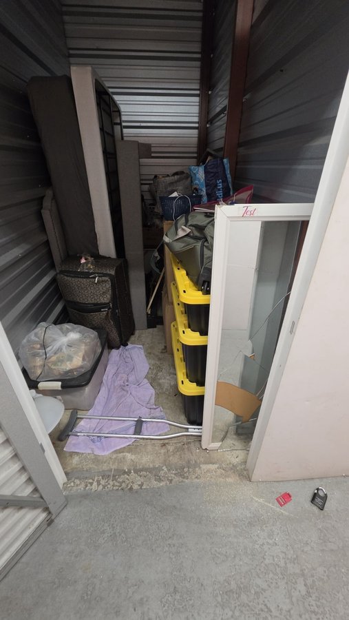 5 x 10 storage unit in Miami, FL