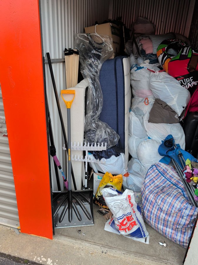 5 x 10 storage unit in Southfield, MI