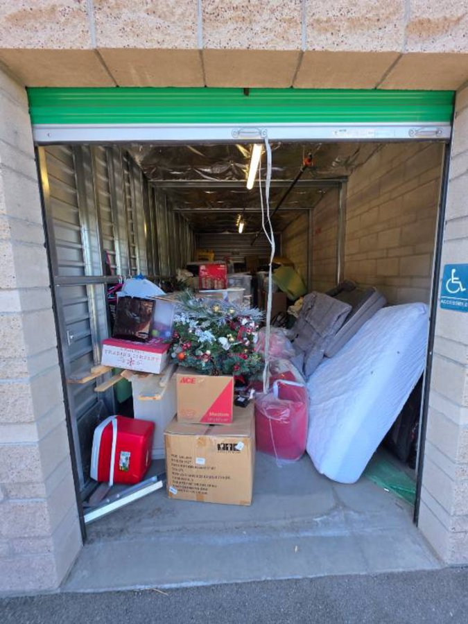 10 x 30 storage unit in Irvine, CA