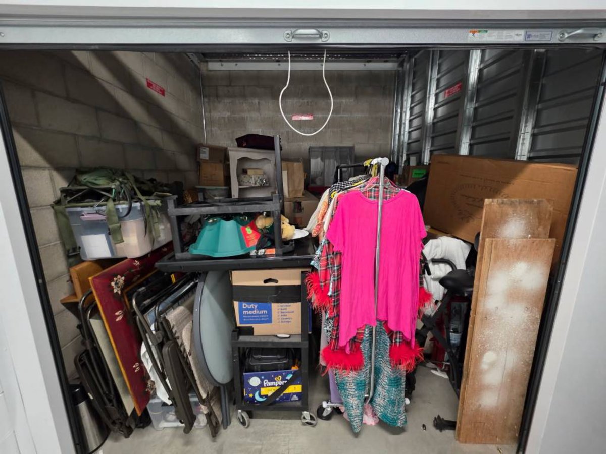 10 x 10 storage unit in Irvine, CA