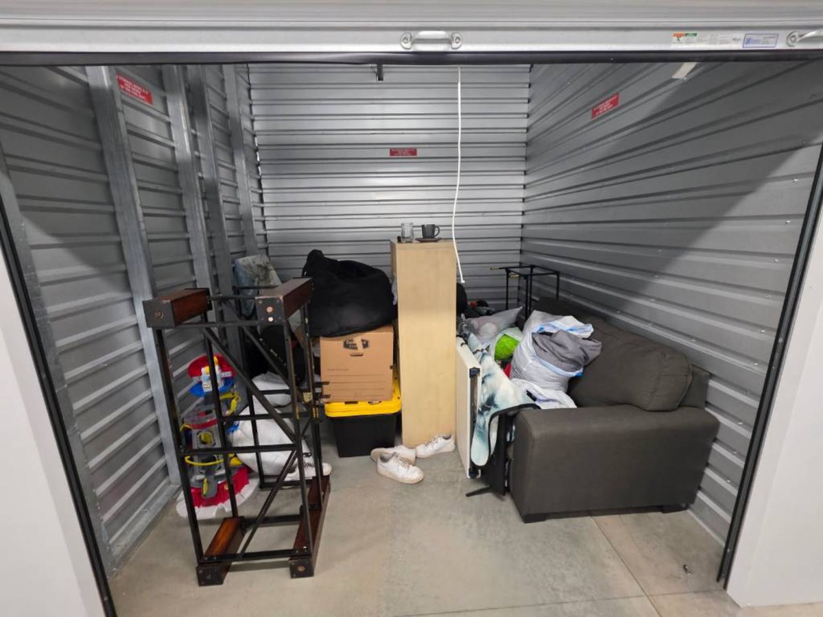10 x 10 storage unit in Irvine, CA