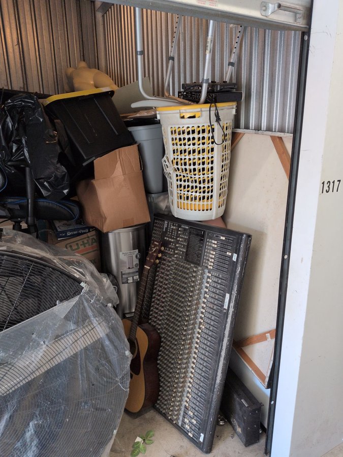 10 x 10 storage unit in Southfield, MI