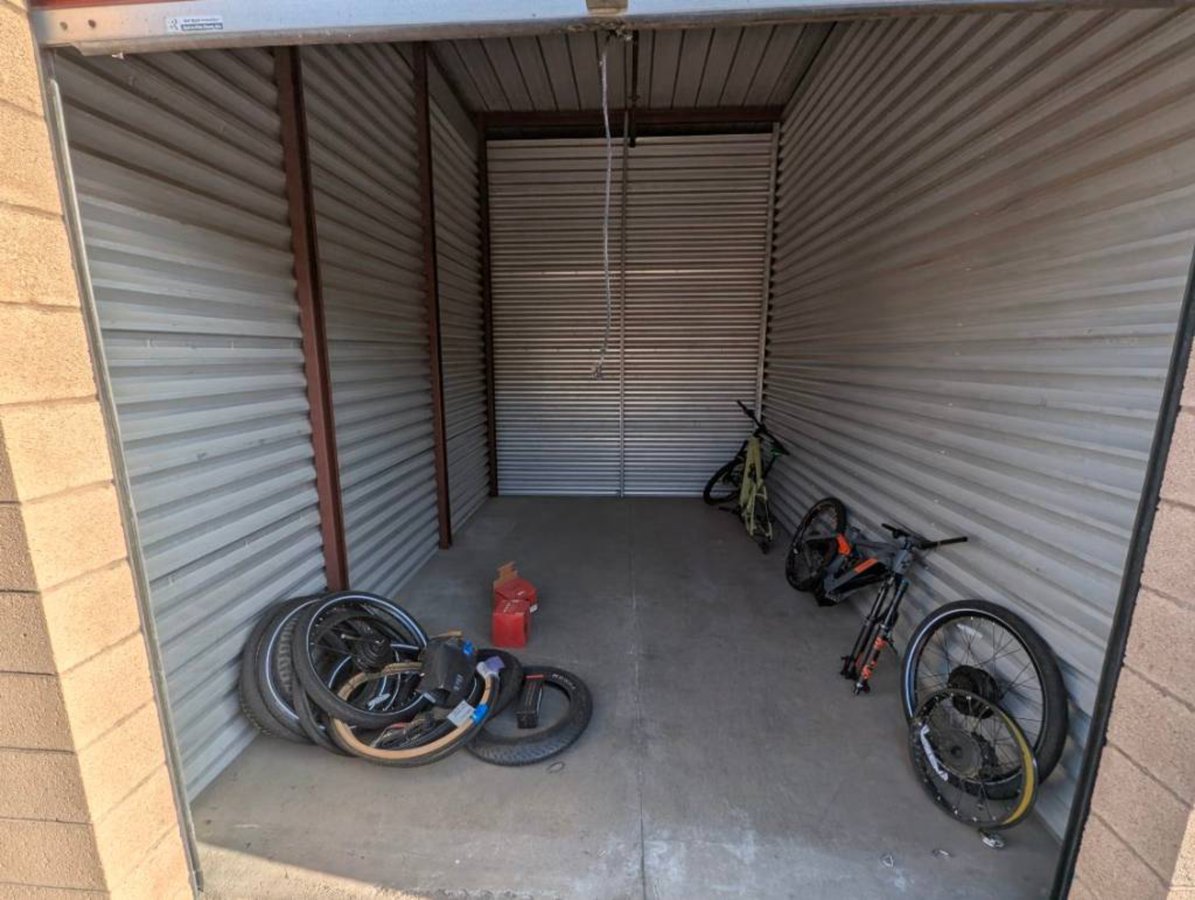 10 x 15 storage unit in Irvine, CA