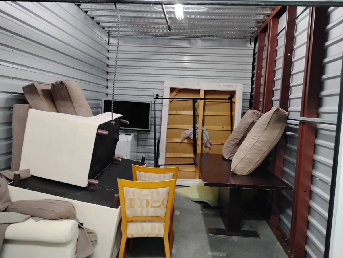 10 x 15 storage unit in Hawthorne, CA
