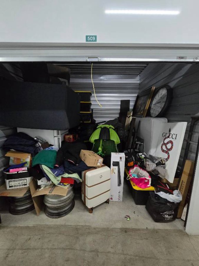 10 x 10 storage unit in Compton, CA